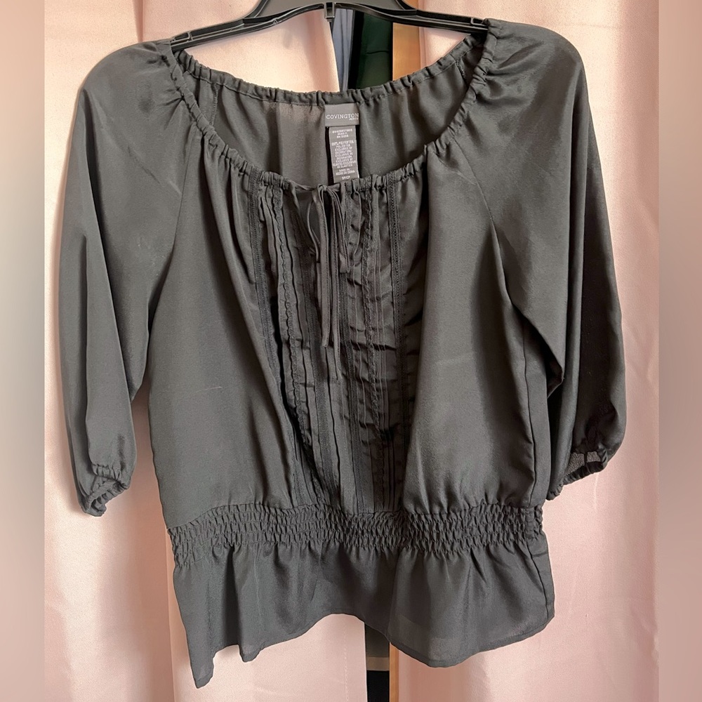 Chic black top